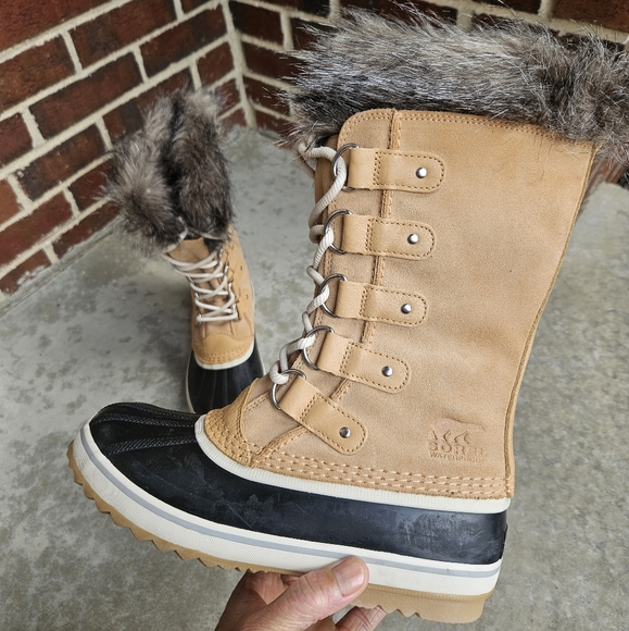 Sorel Shoes - NWOT Sorel Boots, sz 8